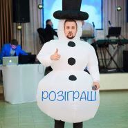 Ведучий Сергій Буян фото