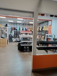 MuzLine, магазин музичних інструментів фото