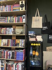Zakapelok books&coffee, книжный магазин фото