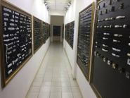 Вибір, виробництво та продаж меблів і фурнітури фото