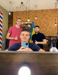 Garrison, чоловіча перукарня фото