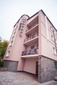 Юхнович, готельний комплекс фото