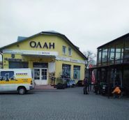 Олан, інструменти та садово-паркова-техніка. фото