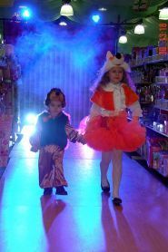 Весело, прокат дитячих карнавальних и новорічних костюмів фото