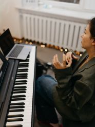 Вокальна, музична школа фото