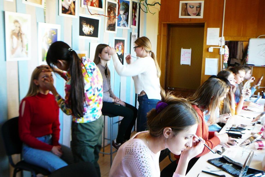 Отзывы о “АРТСТУДИЯ СТИЛИСТ, кружок стиля и макияжа” - фото 1