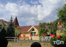 Казковий замок, школа-садок фото