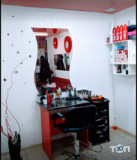Black Red White, перукарня фото