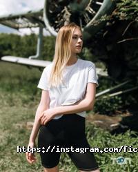 Магазини одягу та взуття Ficus фото