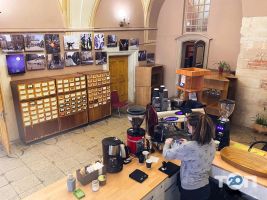 Львовская областная библиотека для юношества имени Романа Иваничука Львов фото