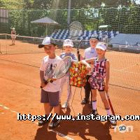 Спортивні секції Lawn Tennis Club фото