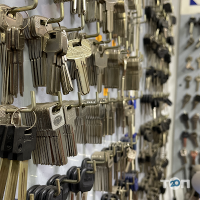 Ремонт замків, виготовлення ключів Ключ Майстер фото