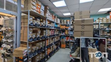 Магазини одягу та взуття Sezon фото