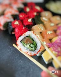 Доставка піци, суші та обідів Sushi Box фото