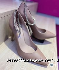 Магазини одягу та взуття Luxe Boutique фото