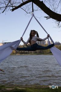 Studio 2M, школа поул спорт та повітряної акробатики фото