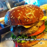 Кафе, бари Fan Burger Bar фото