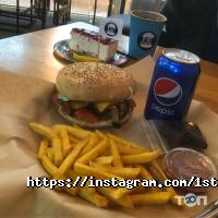 Фаст-фуди та їдальні 1`st Burger фото