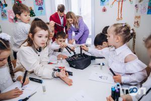 компанія Діти майбутнього фото