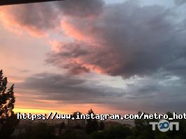 Metro Hotel Apartments, готель фото