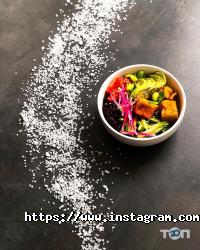 Momoyama, кафе азіатської кухні фото