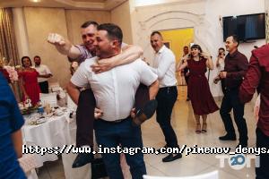 Ведучий Денис Піменов фото