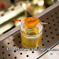 Паби та пивні заклади Benjamin wine and bar фото