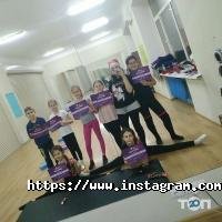 Dance Fam, танцювальна студія фото