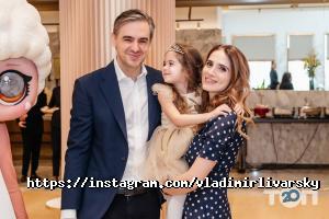 Выездная студия профессионального фотографа Владимира Ливарского Астана фото