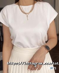 Магазини одягу та взуття To the top фото