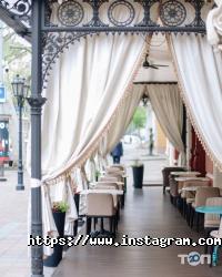 Готелі, хостели Bristol hotel фото