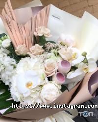 Оформление зала, доставка цветов Flora de Luxe фото