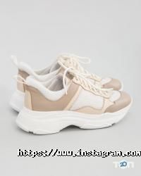 Магазини одягу та взуття Маха фото