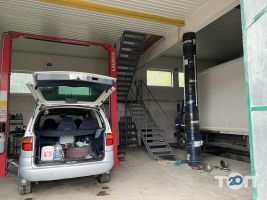 Універсальний гараж, ремонт легкових та вантажних авто фото