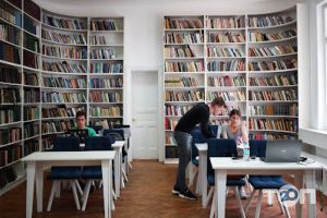 Urban бібліотека Львів фото