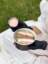 Доставка піци, суші та обідів DeSushi фото