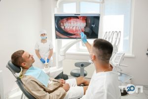 компанія Crystal фото