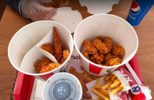 Фаст-фуди та їдальні KFC фото