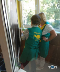 Прибирання, клінінг Універсальний прибиральник фото