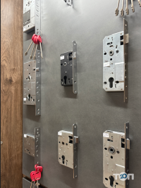 компанія Замок Маркет фото