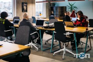 Коворкінг РУУМ, робочий простір фото