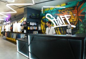 Магазины одежды и обуви Staff фото