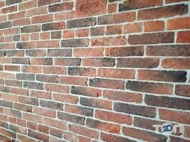 Brick Wall Львов фото