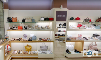 Магазини одягу та взуття Estro фото