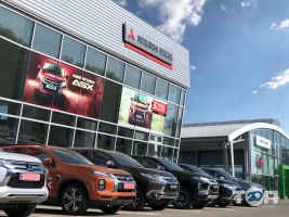 Mitsubishi, автосалон фото
