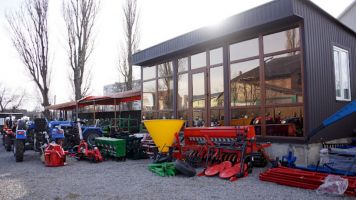 Техніка та обладнання VINTRACTOR фото