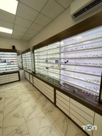 Офтальмологические клиники и магазины очков Reviso фото
