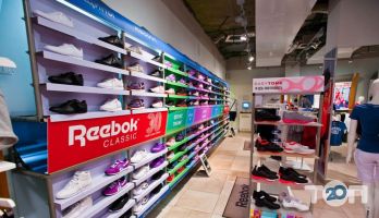 Магазини одягу та взуття Reebok фото