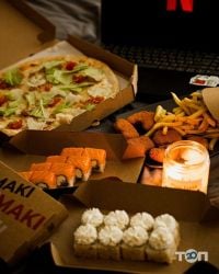 Доставка піци, суші та обідів Smaki maki фото