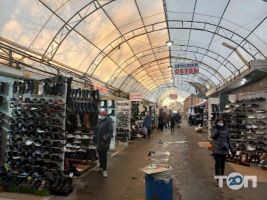 Троєщинський базар Київ фото